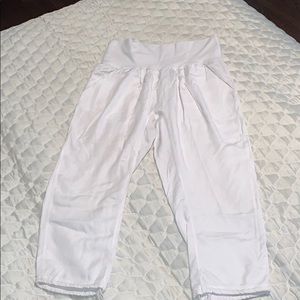 Lululemon super soft Capri in white sz 4